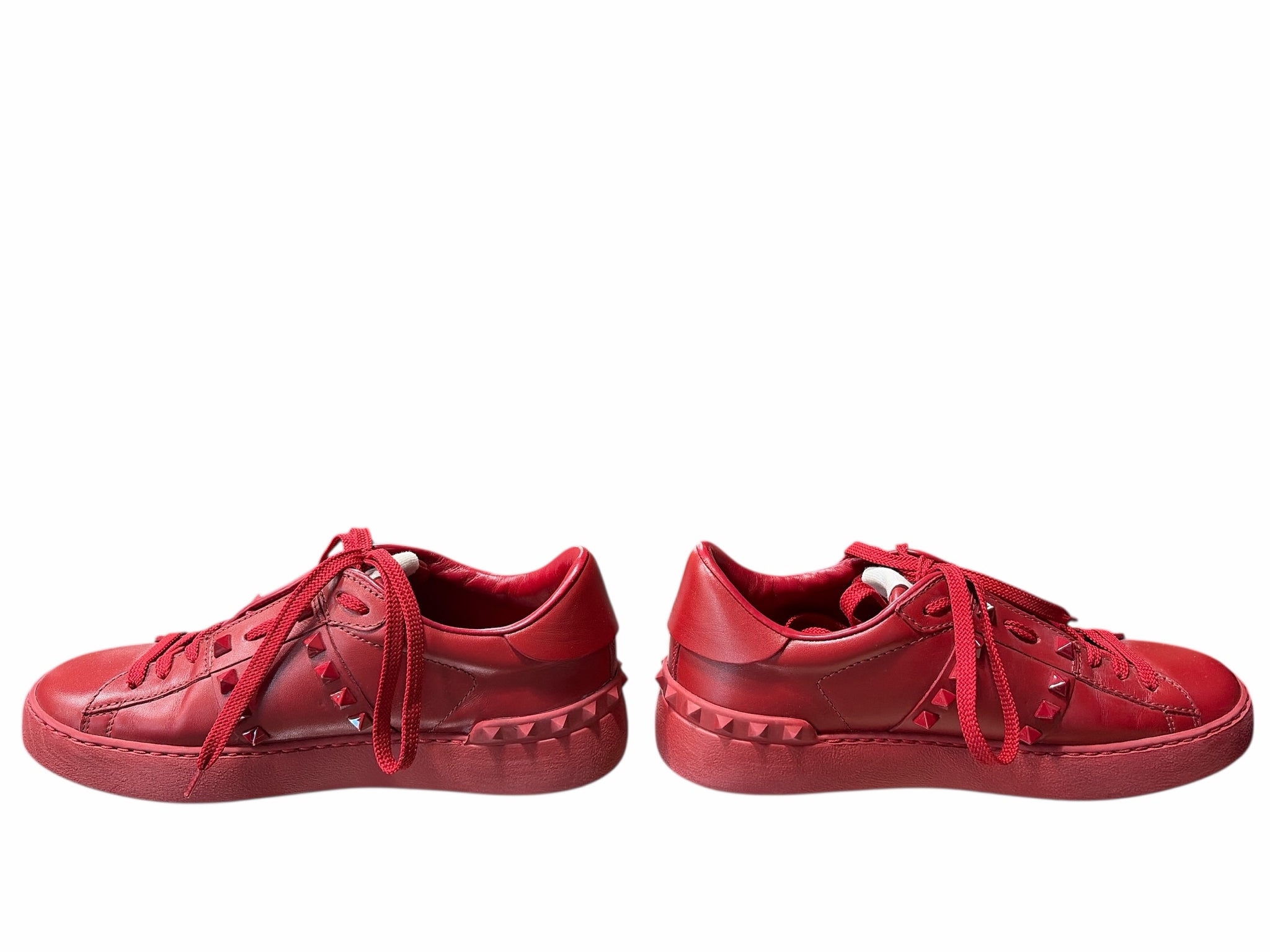 Valentino スタッズ付きレッドミュール サイズ24cm Valentino Red Shoe Size 37.5 Sneakers – The Curated Closet - Boca